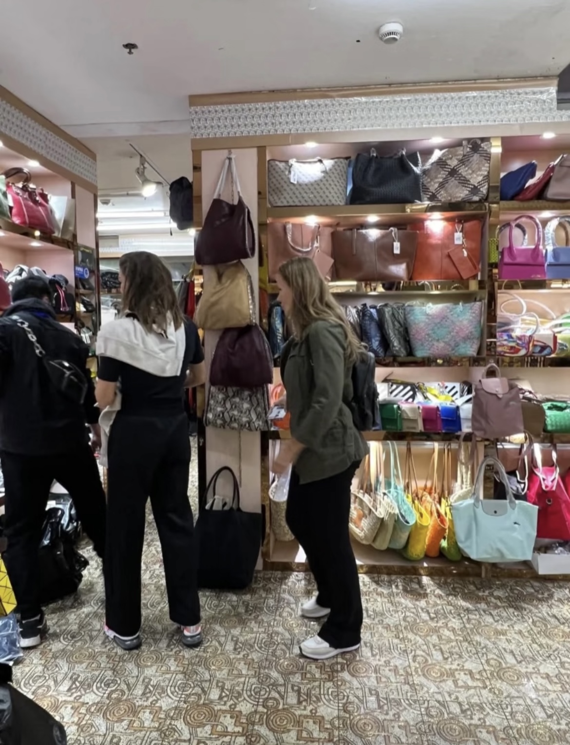 🛍️ Shopping Tours & Mall Visits